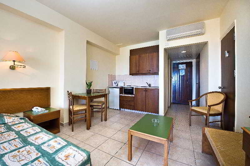 Ramada Hotel & Suites By Wyndham Ayia Napa Esterno foto