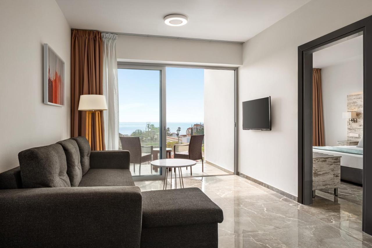 Ramada Hotel & Suites By Wyndham Ayia Napa Esterno foto