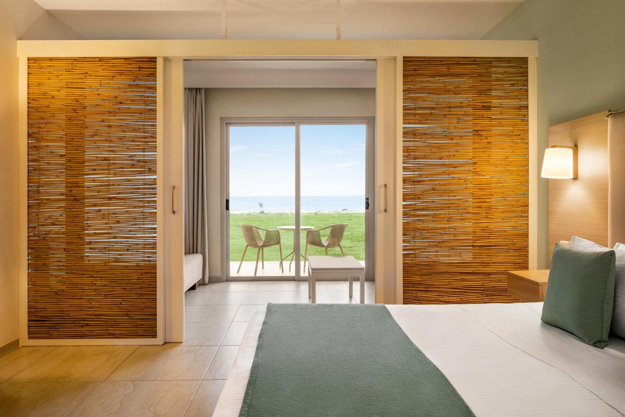 Ramada Hotel & Suites By Wyndham Ayia Napa Esterno foto