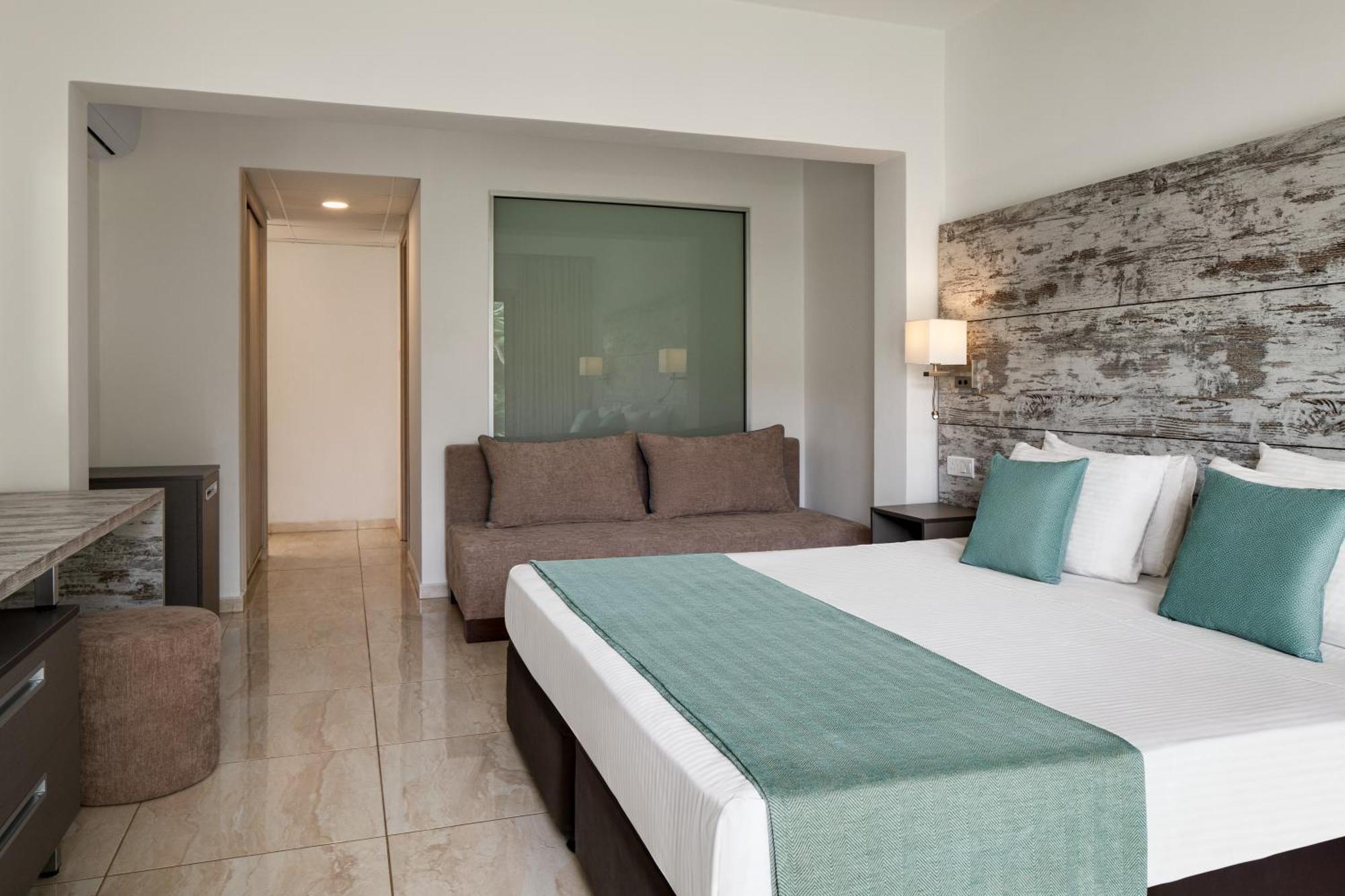 Ramada Hotel & Suites By Wyndham Ayia Napa Esterno foto