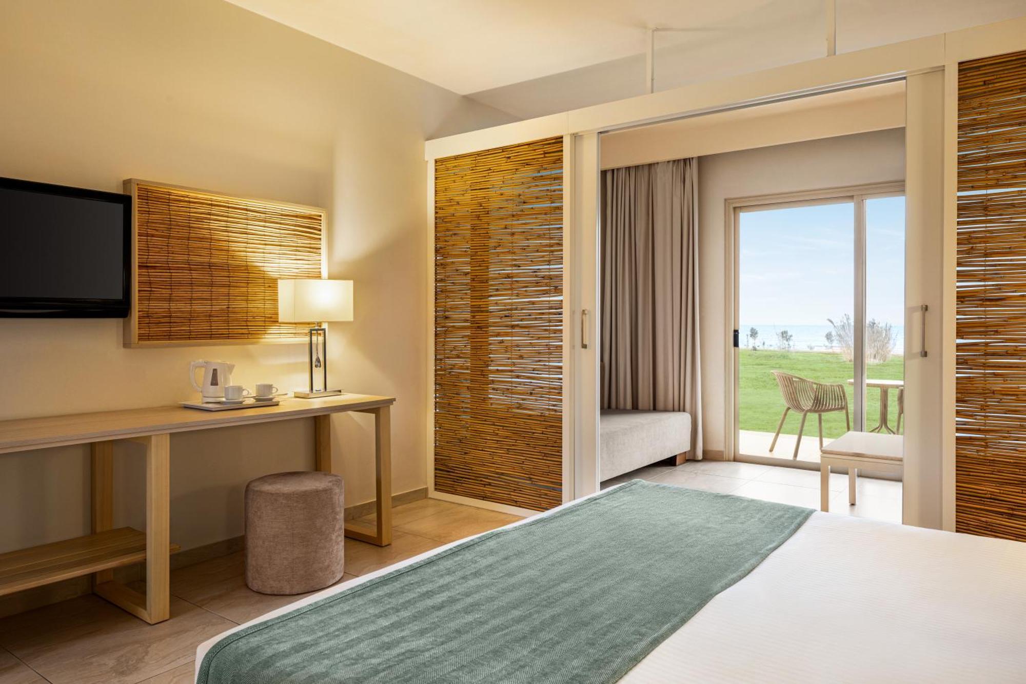 Ramada Hotel & Suites By Wyndham Ayia Napa Esterno foto