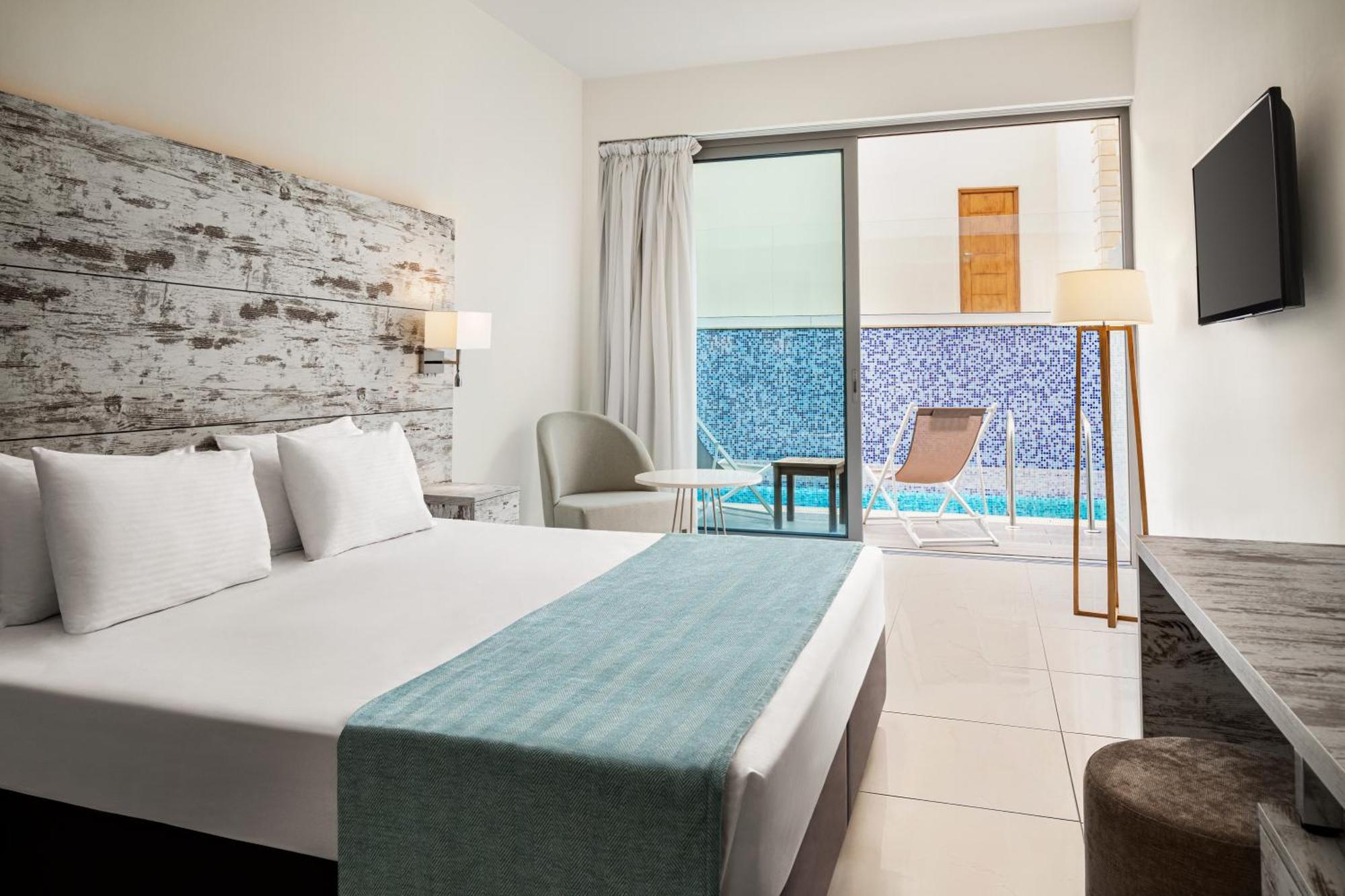 Ramada Hotel & Suites By Wyndham Ayia Napa Esterno foto