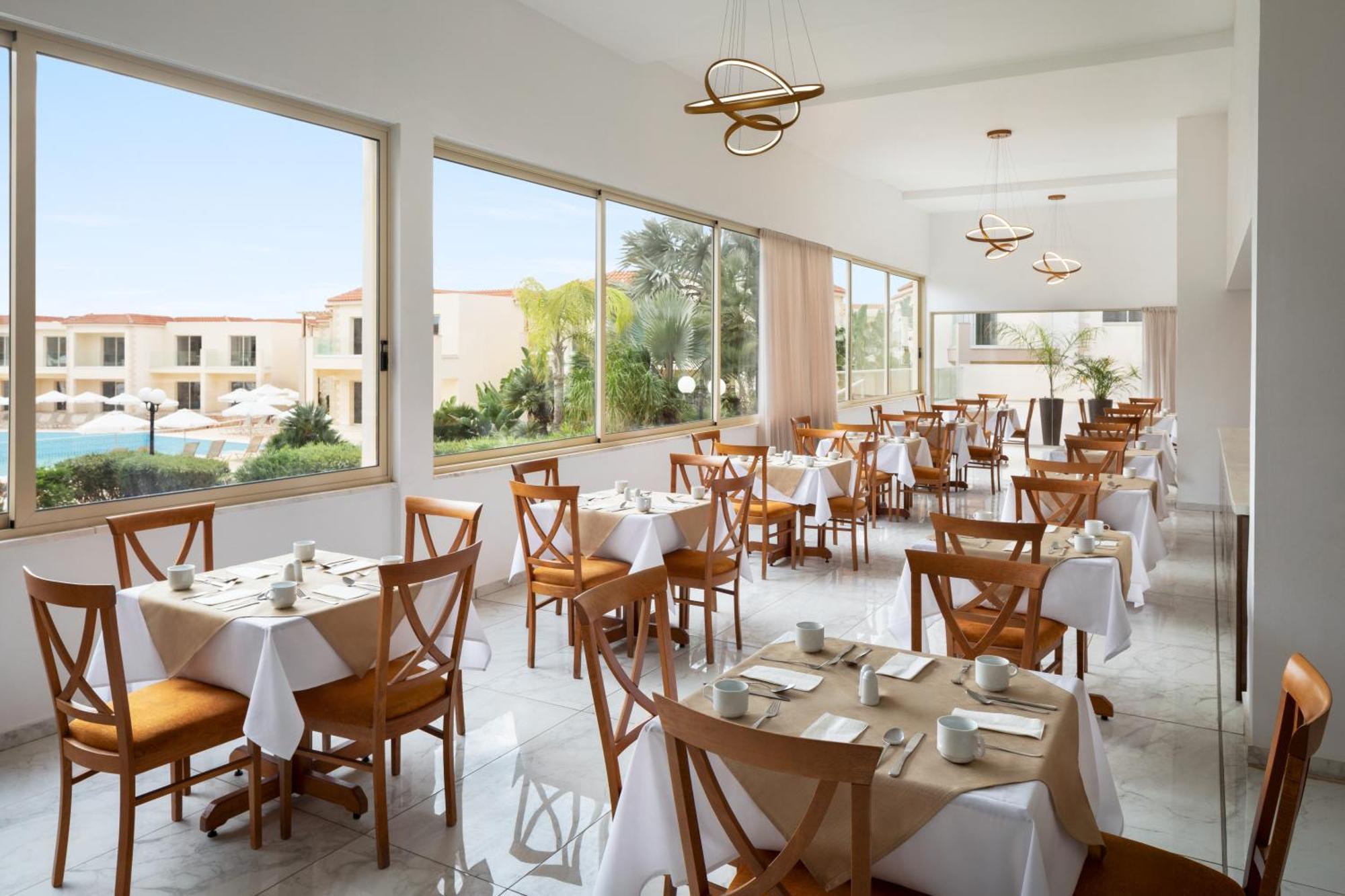 Ramada Hotel & Suites By Wyndham Ayia Napa Esterno foto