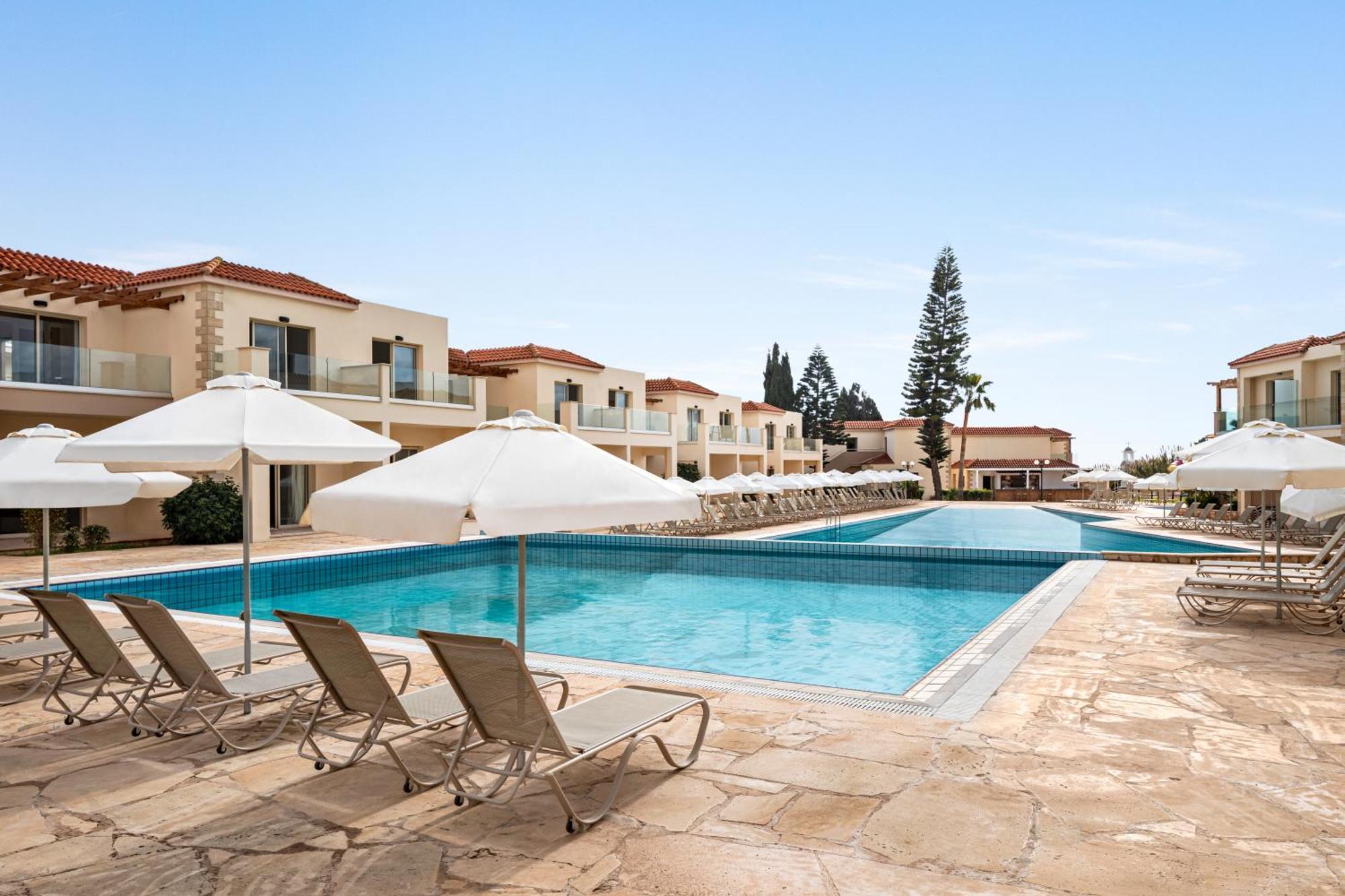 Ramada Hotel & Suites By Wyndham Ayia Napa Esterno foto