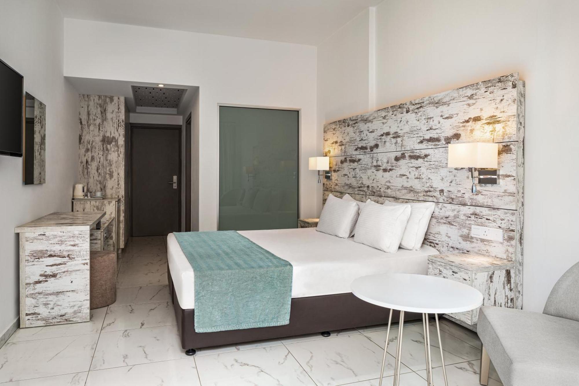Ramada Hotel & Suites By Wyndham Ayia Napa Esterno foto