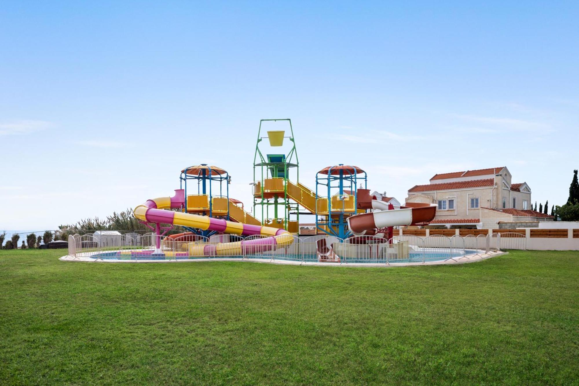Ramada Hotel & Suites By Wyndham Ayia Napa Esterno foto