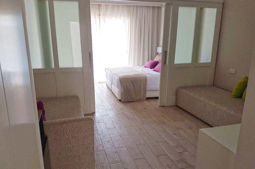 Ramada Hotel & Suites By Wyndham Ayia Napa Esterno foto